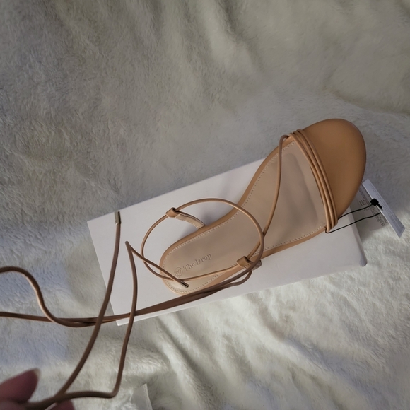 The Drop Shoes - Tan Strappy Sandals Sz 9.5